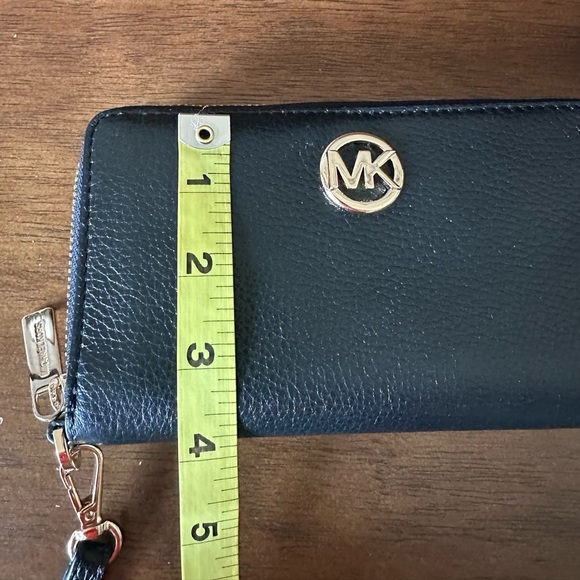 Michael Kors Fulton Leather Black Wallet Wristlet - Picture 8 of 9